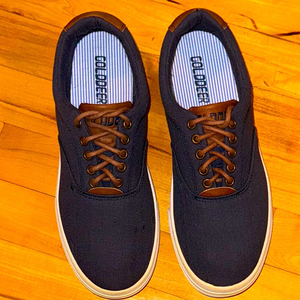 NWOT GOLD DEER Men’s dark jean/brown leather sneakers! Size 7.5 Unisex